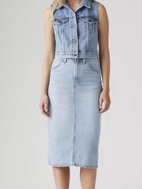 Levi's Light Blue Denim Pencil Skirt. High rise back slit skirt